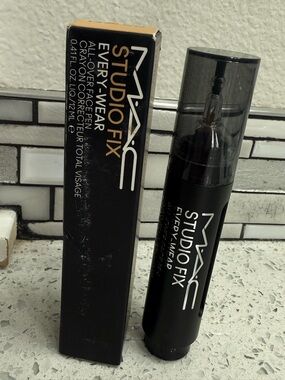 MAC Cosmetics Studio Fix Everywear All-Over Face Pen - NC17 - Brand new